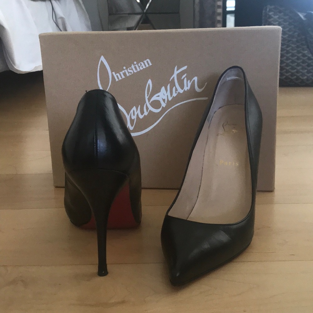 Christian Louboutin 39 EUR / 8.5 US Black Pumps